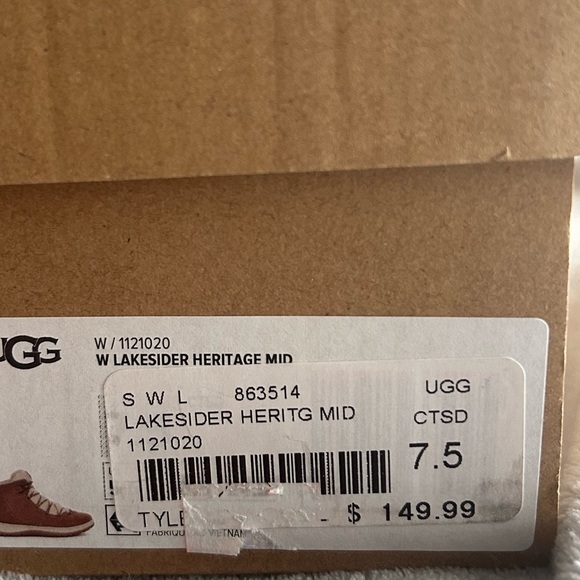 PRE-LOVED UGG Winter boots - Picture 7 of 7